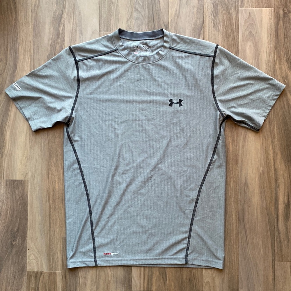 Under Armour Heat Gear. Compression shirt. Workout. Gymshark. Lululemon. Nike.